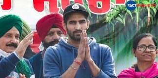 Boxer Vijender Singh joins farmers at Singhu border; threatens to return Khel Ratna Award