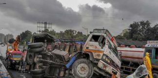 In Maharashtra, 16 labourers dead after truck overturns