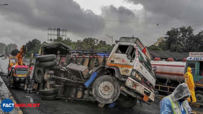 In Maharashtra, 16 labourers dead after truck overturns